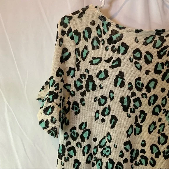 Hopely Women’s Short Sleeve Light Blue Leopard Print Waffle Knit Size Large - Picture 9 of 13